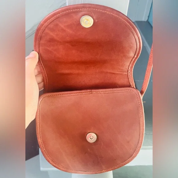 AUTHENTICATED Coach Brown Leather Crossbody Bag - Picture 3 of 13